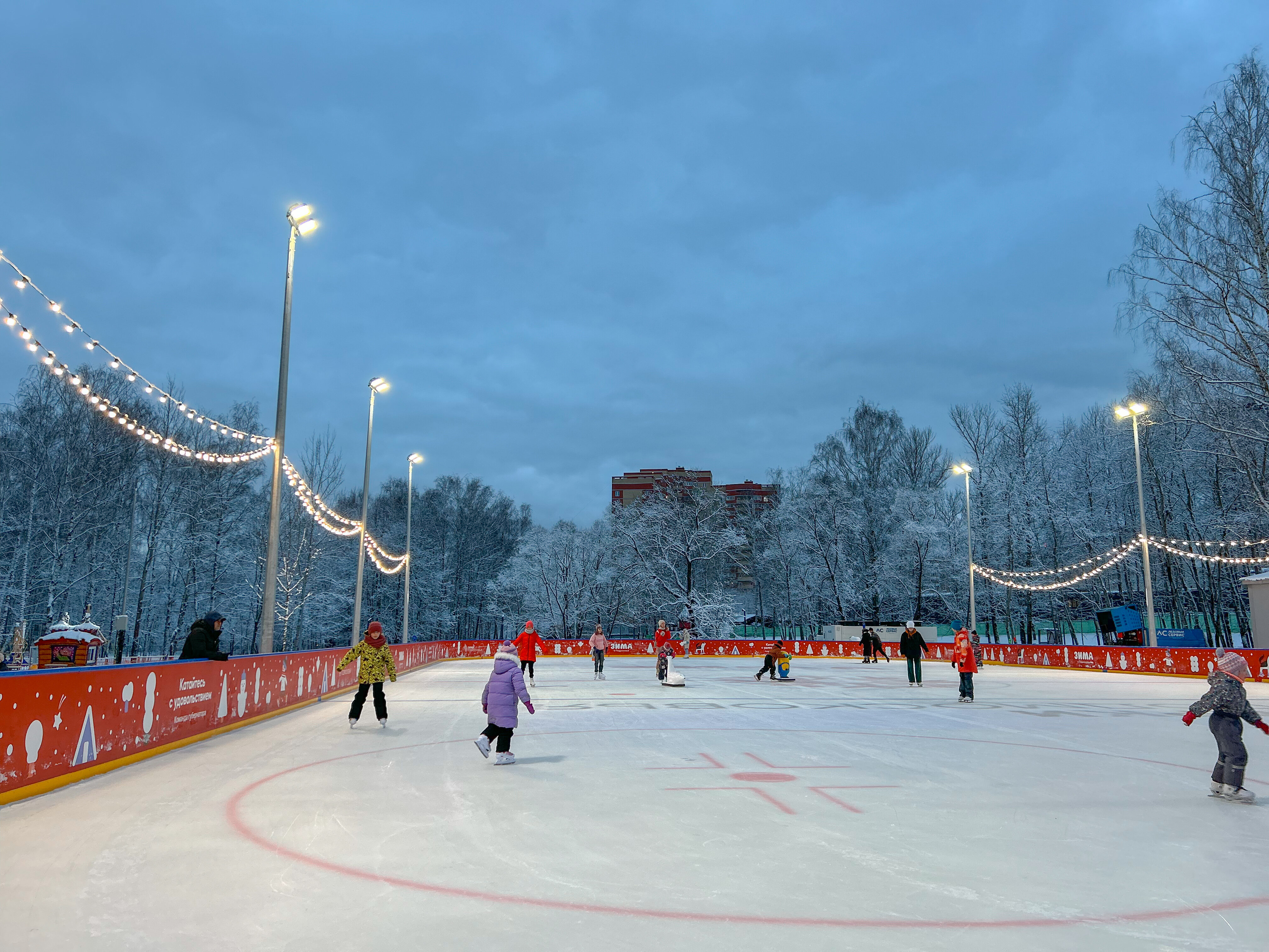 Каток московская область истра площадь дружбы фото