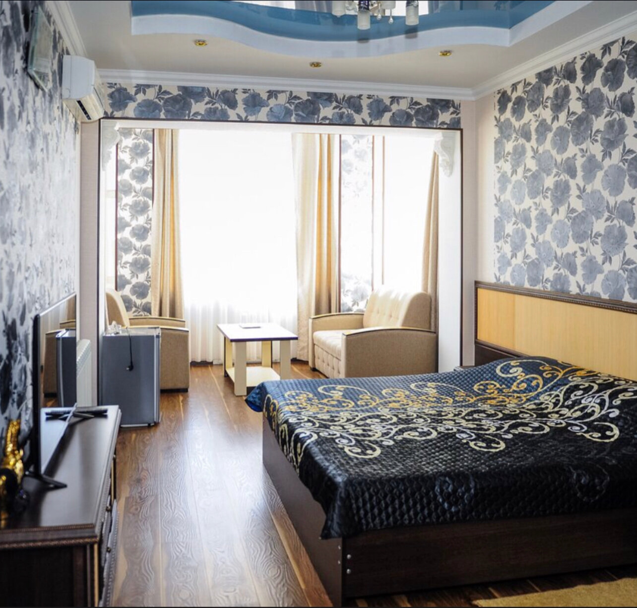 Фото отеля 2