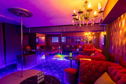 Максимдегі жалаңаш жұлдыздар