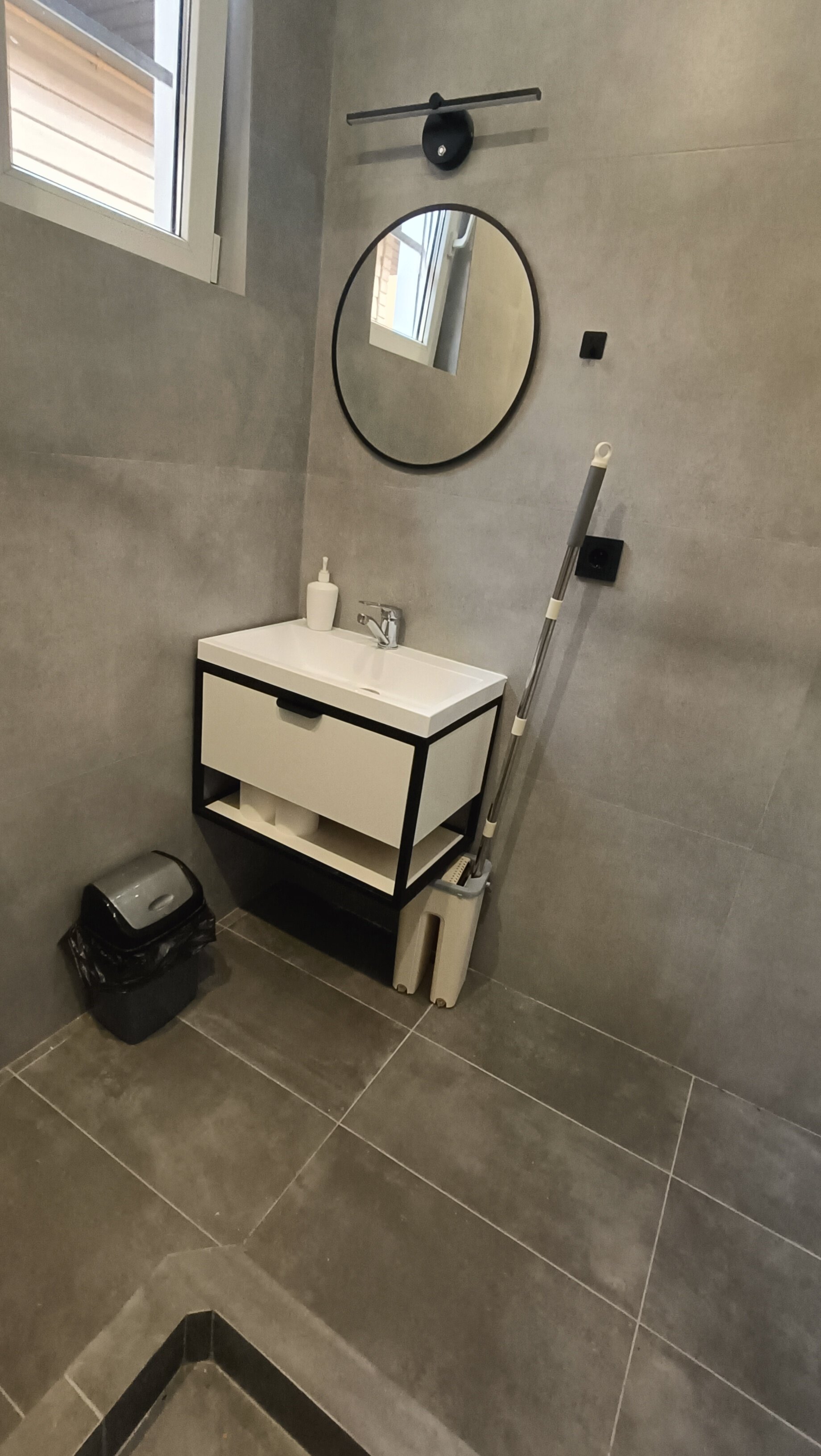 Фото Август