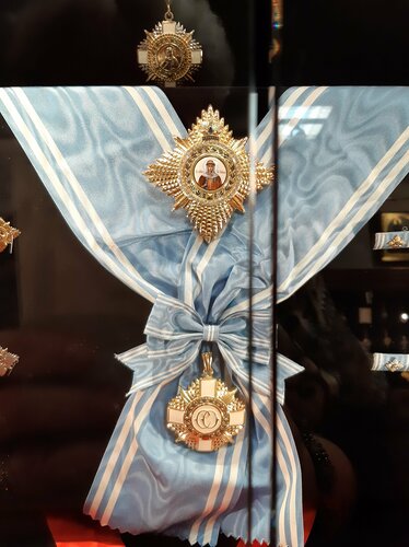 Bushlarda pissing ni tomosha qiling