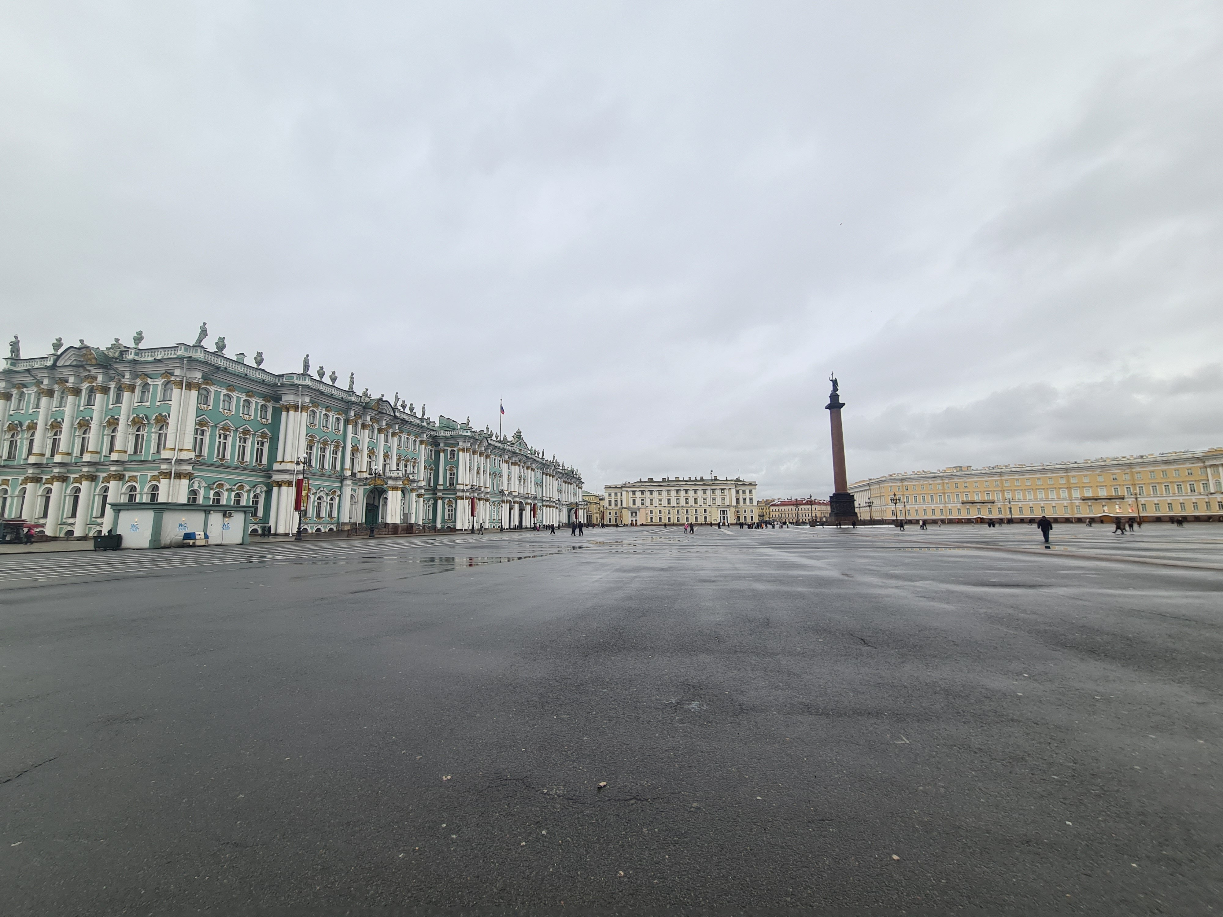 Фото У Эрмитажа