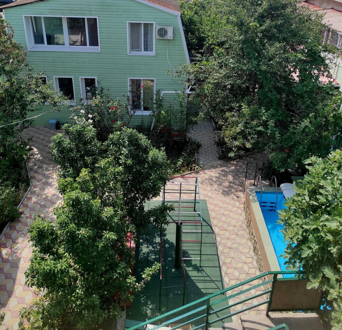 Фото отеля 2