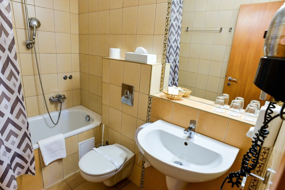 Фото Granada Konferencia Wellness Sport Hotel