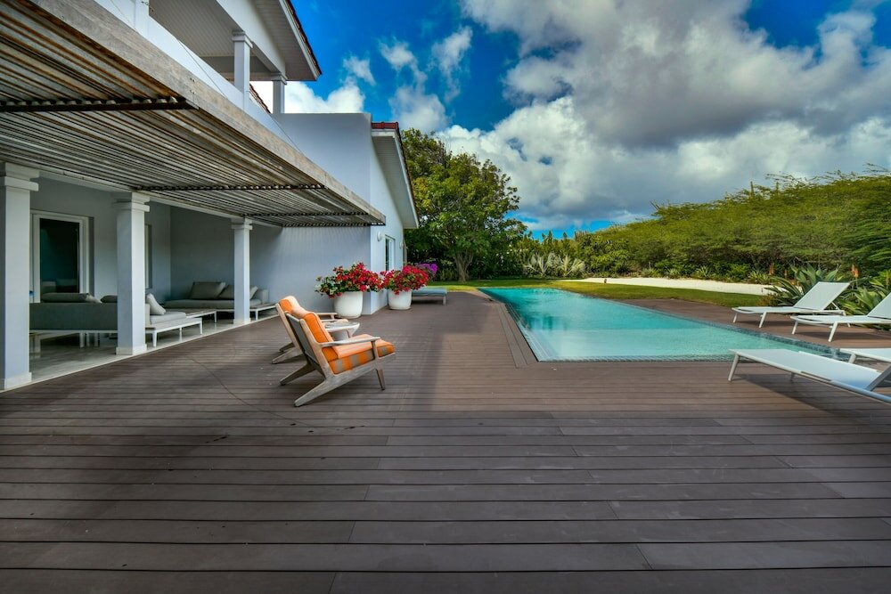 Фото Beach Front Luxury Villa! Boca Catalina Malmok!