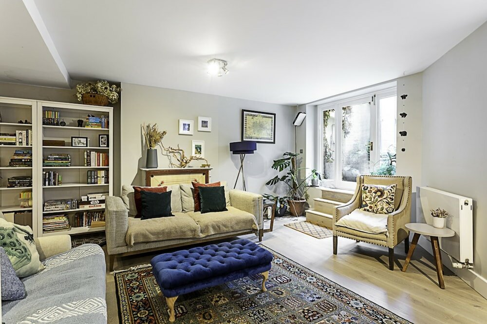 Фото Elegance in Westminster: Victoria Vibes Apartment