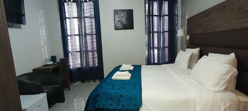 Фото Square Hôtel - Nimes