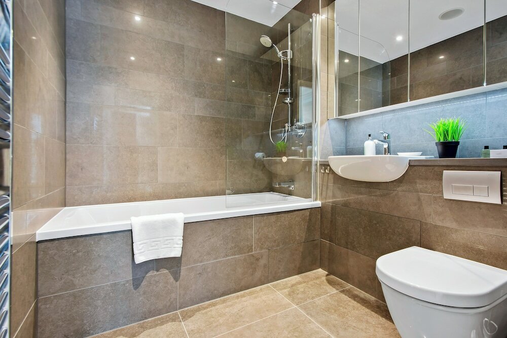 Фото 2 Bedroom Service Apt in Artillery Lane