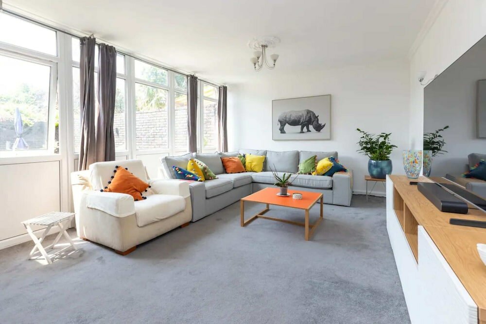 Фото Spacious & Welcoming 4bd House - Kennington