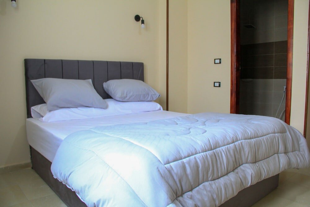 Фото Pyramids Road Guest House