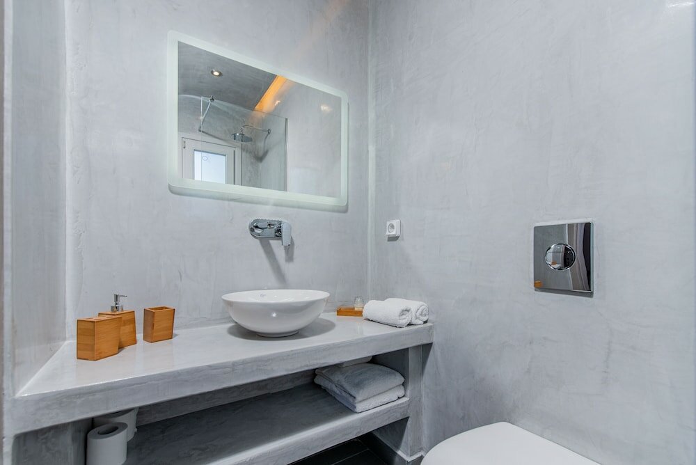 Фото Golden View Jacuzzi Suites