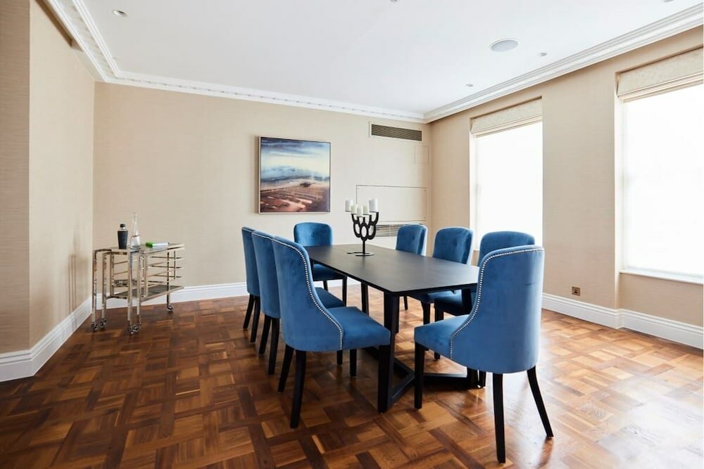 Фото The Chelsea Escape - Spacious 5bdr Flat With Garden