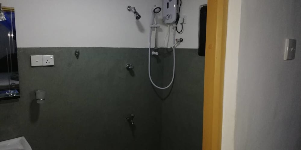 Фото Mid Climes Guest Inn