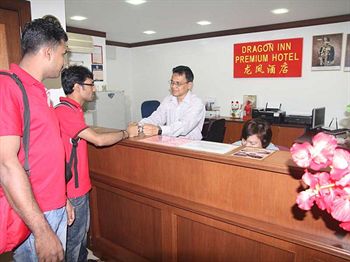 Фото Oyo 615 Dragon Inn Premium Hotel