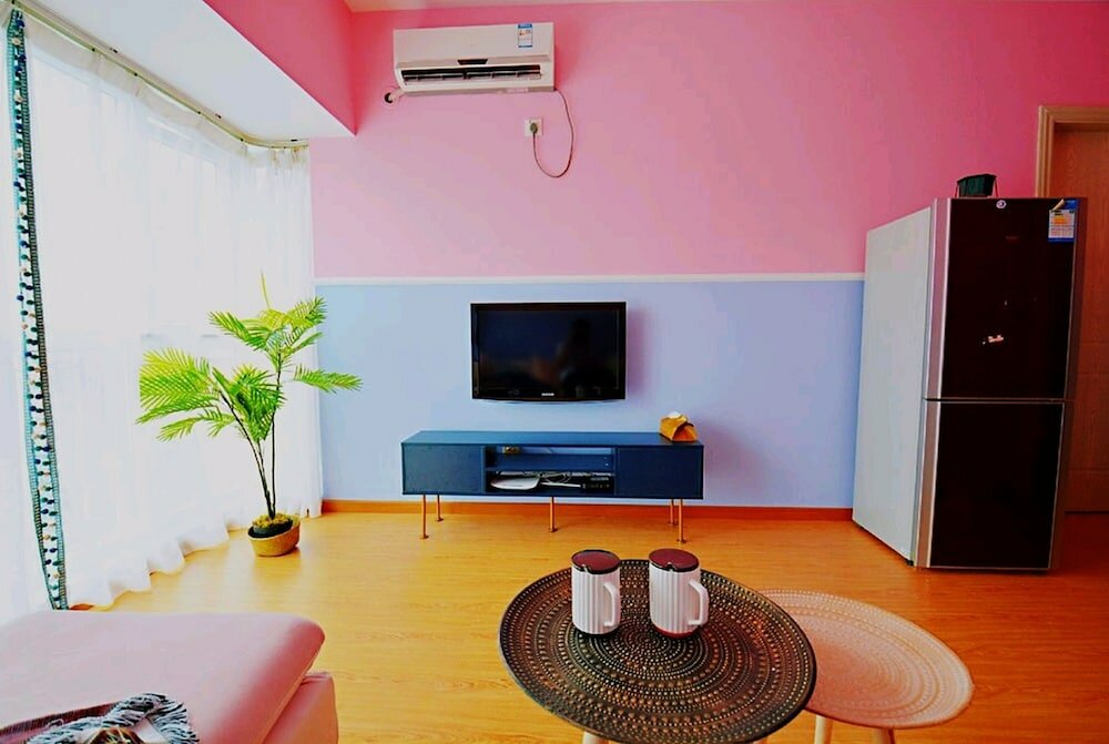 Фото Avatar Gallery Large Queen Bed & High Rise View