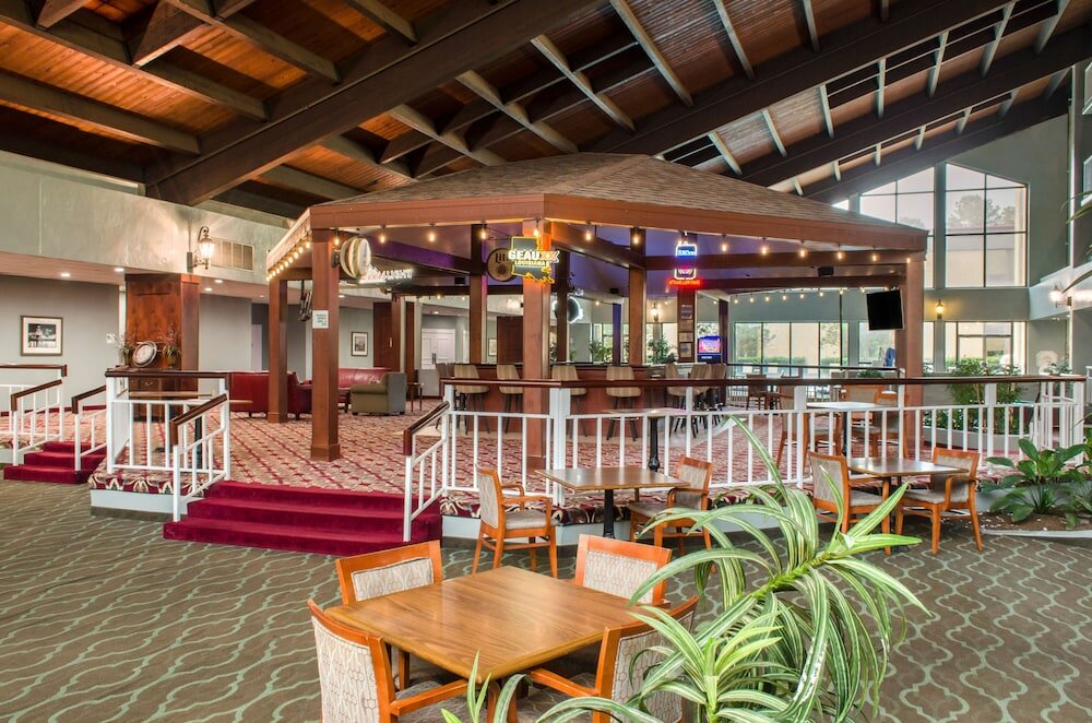 Фото Ramada by Wyndham Shreveport Airport