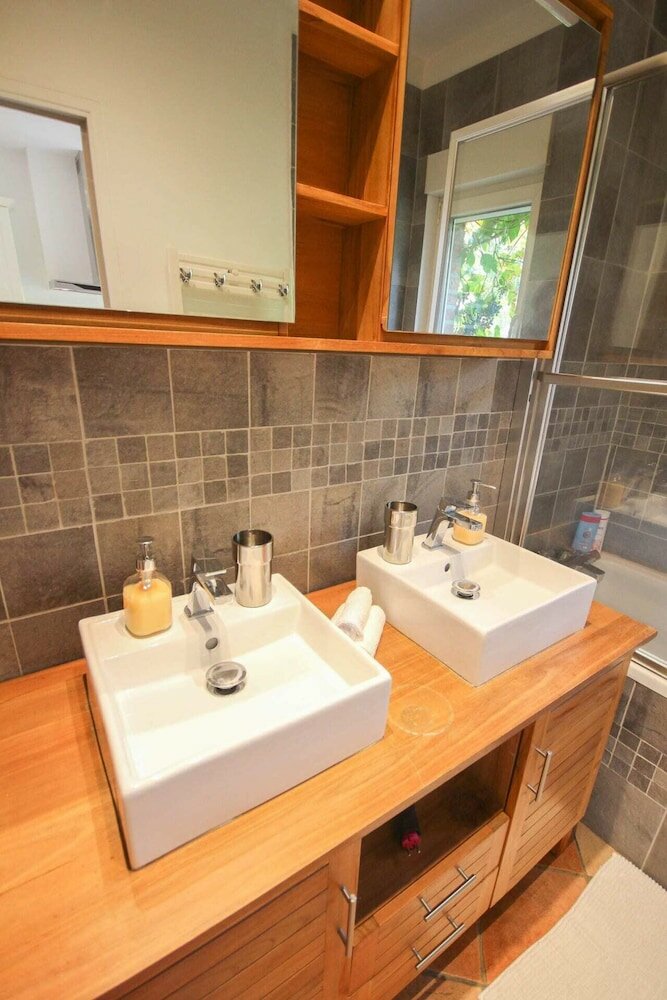 Фото Cozy Hackney Apartment