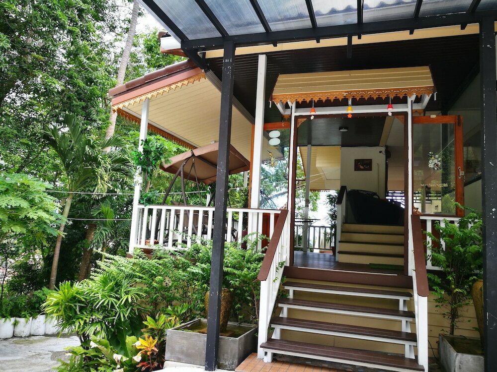 Фото On The Hill Karon Resort