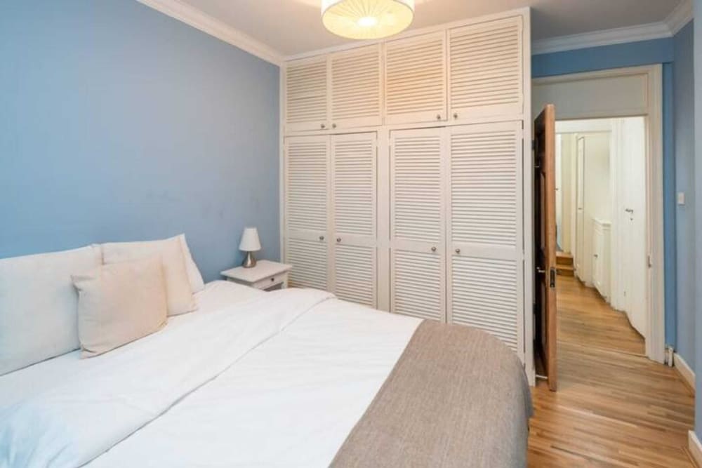 Фото Cosy 2 Bedroom Apartment in Bayswater