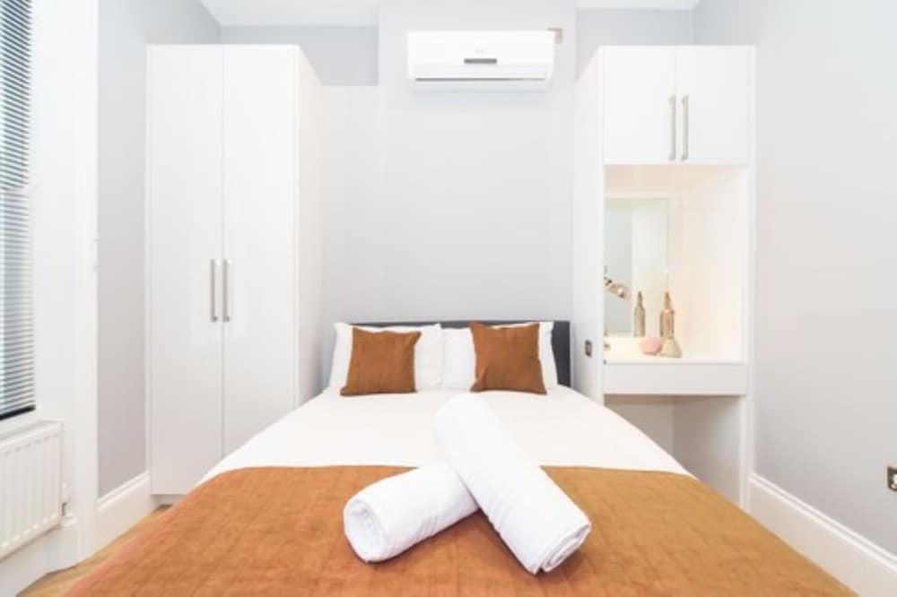 Фото Pml Apartments Southwick Street