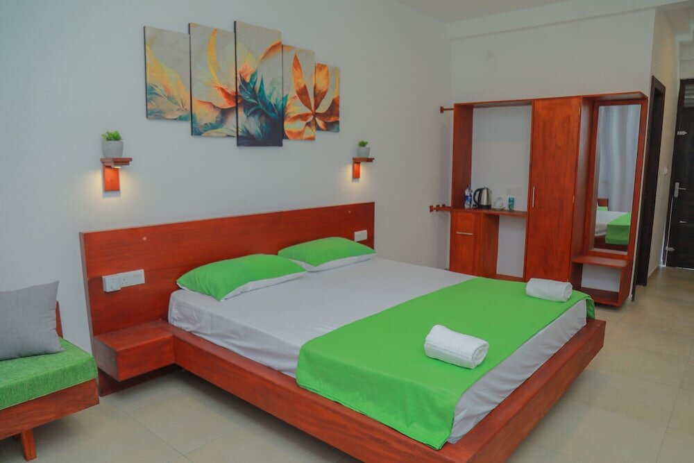 Фото Travellers Hotel Hikkaduwa