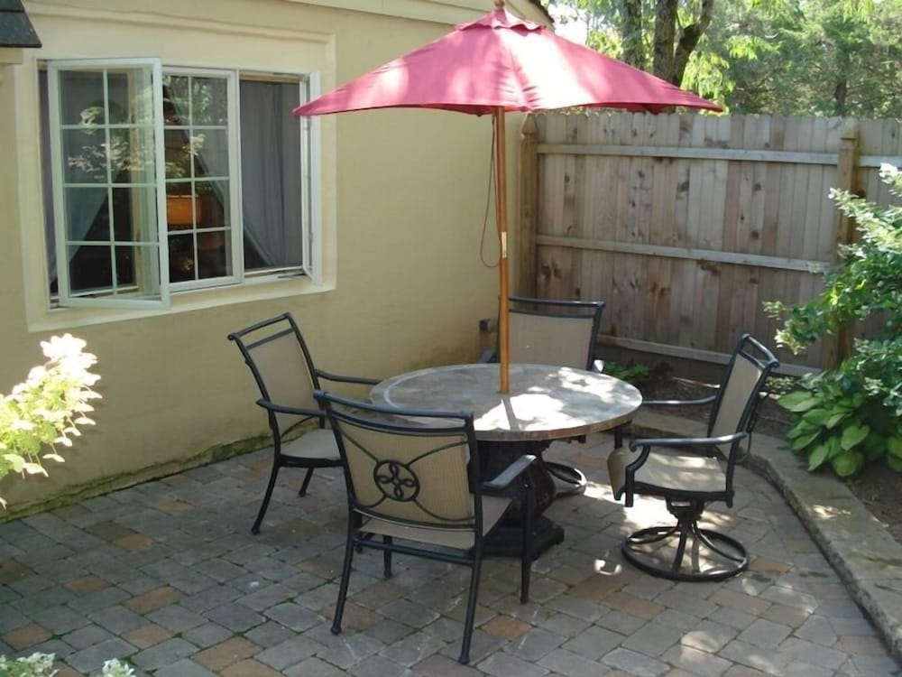 Фото The Raven Resort