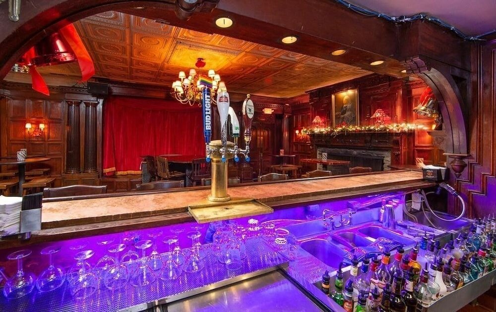 Фото The Raven Resort