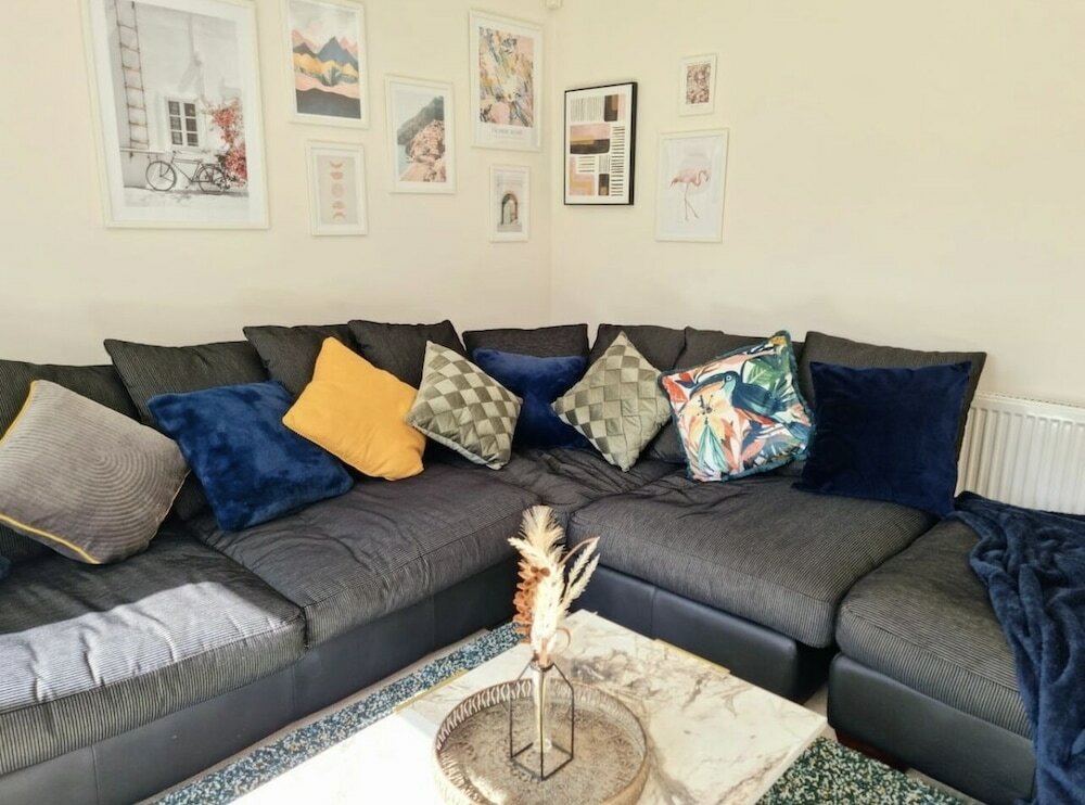 Фото Boutique 3-bed Home with Free Parking in Glasgow