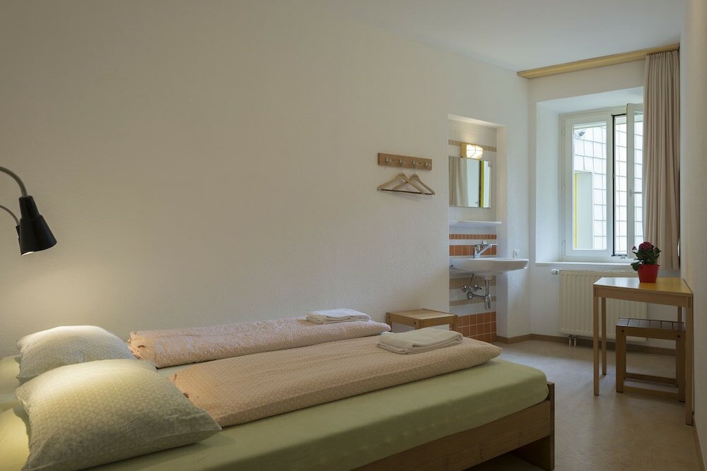 Фото Youth Hostel Montreux