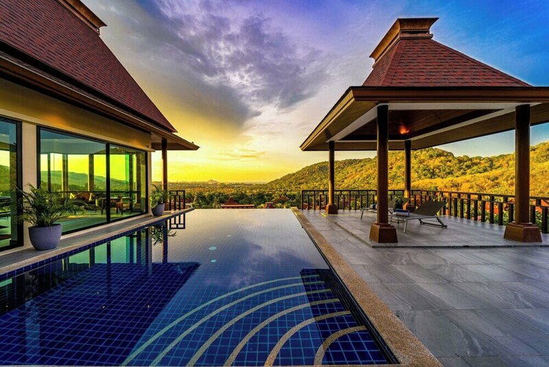 Гостиница Luxury Villa with Stunning Views - Pjl