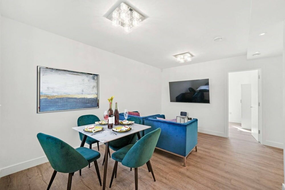 Фото Gorgeous 3 Bedroom Duplex Apartment in West London