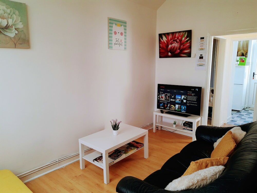 Фото The Windsor Garden Apartment