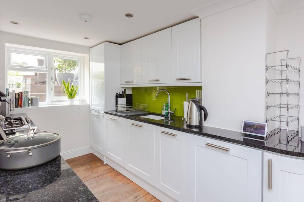 Фото Stylish 3 Bedroom Home With Garden Near Kings Cross