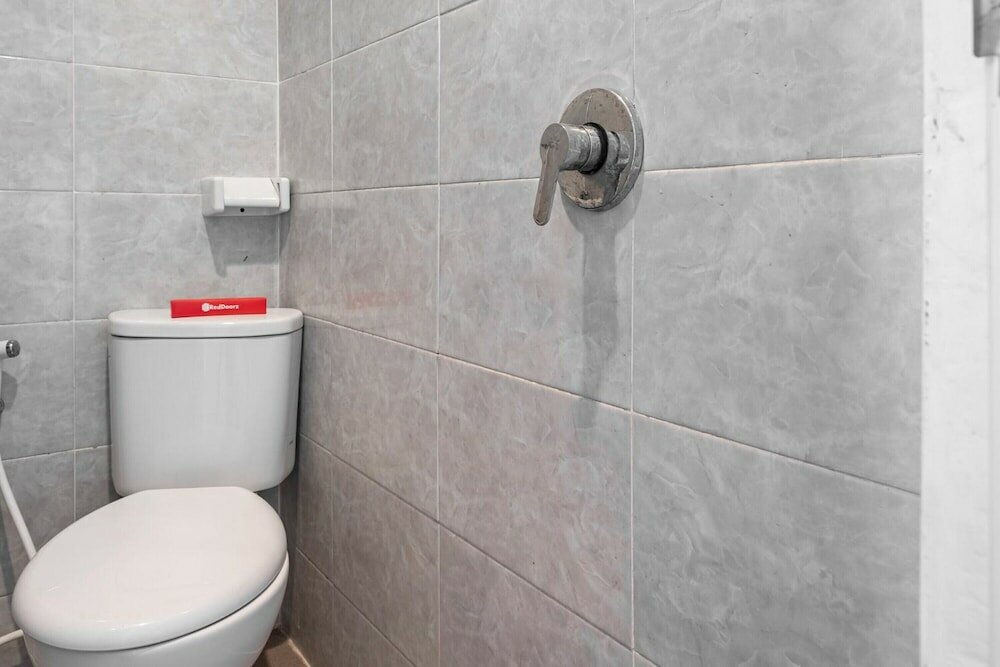 Фото RedDoorz near Tanjung Duren 2