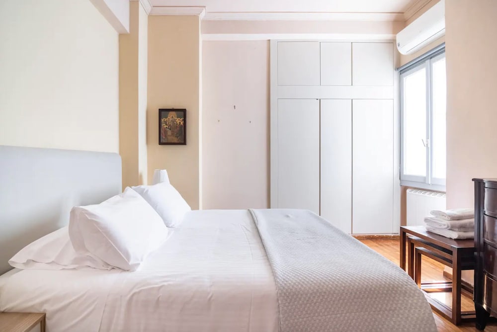 Фото Neoclassical Athenian 2-bed Apt Balcony