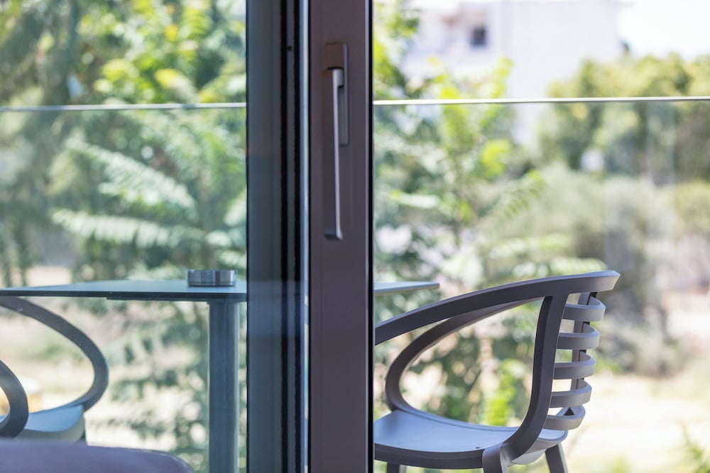 Фото Skipper Beachfront Suites