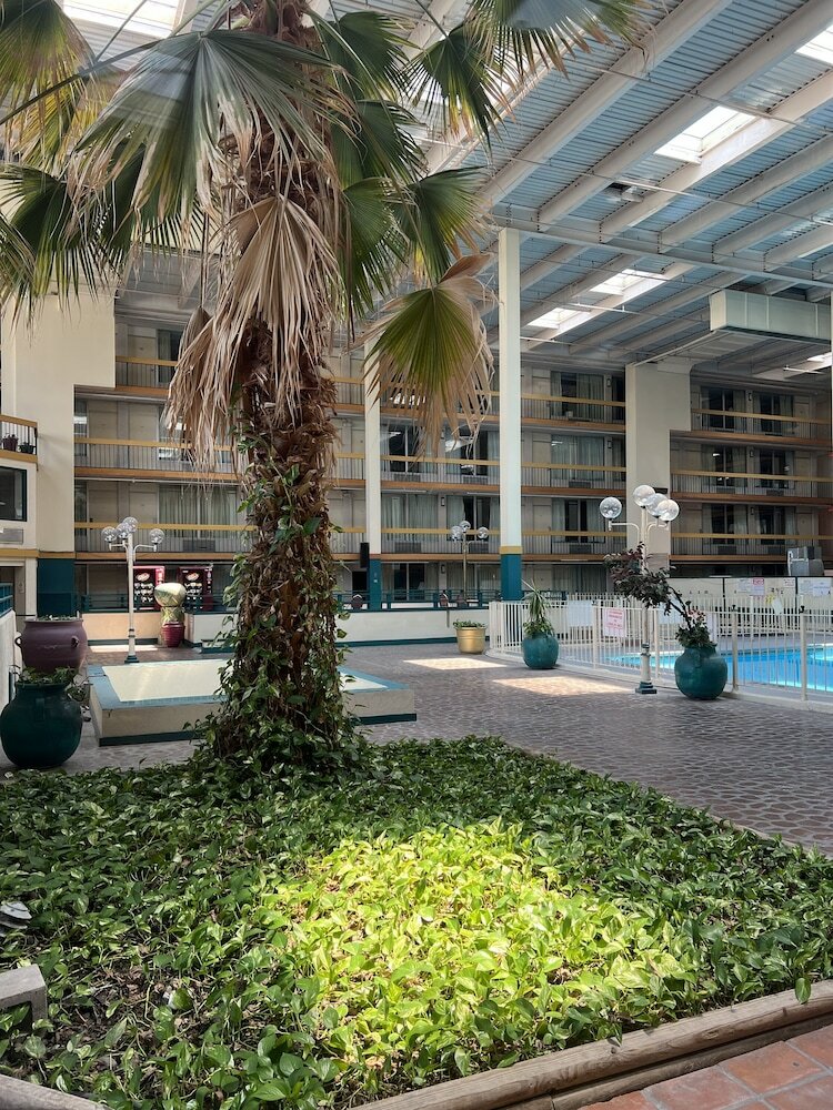 Фото The Lodge Hotel and Banquets