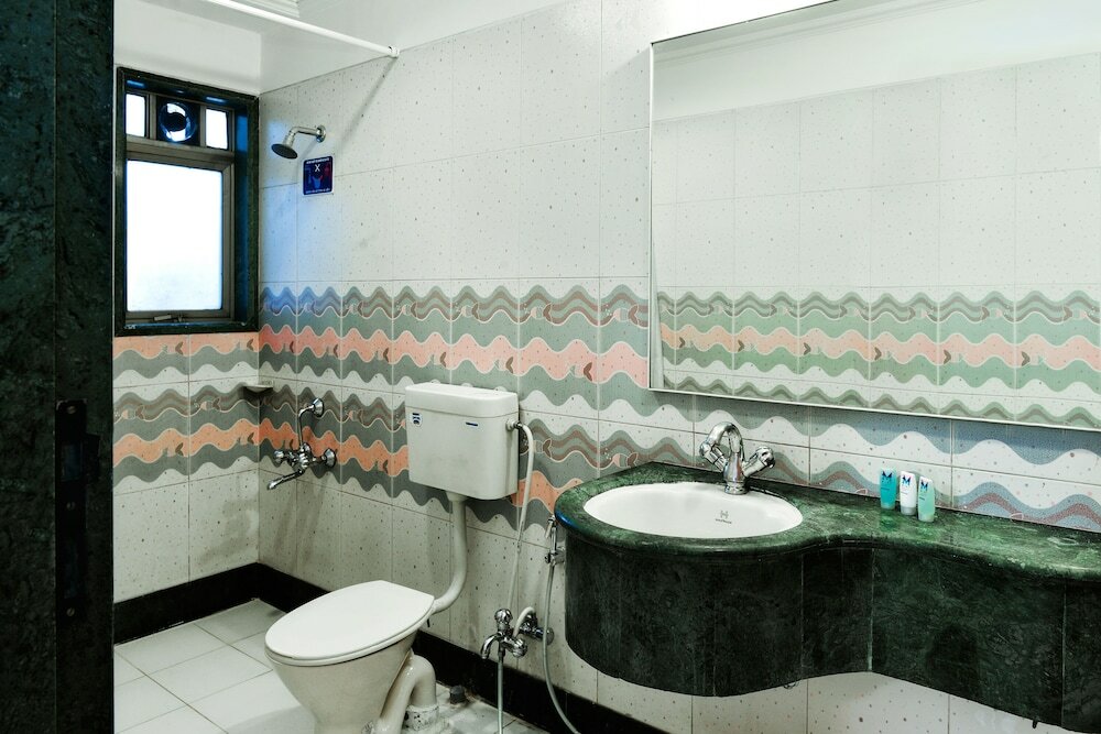 Фото Hotel Mint Salisbury Park