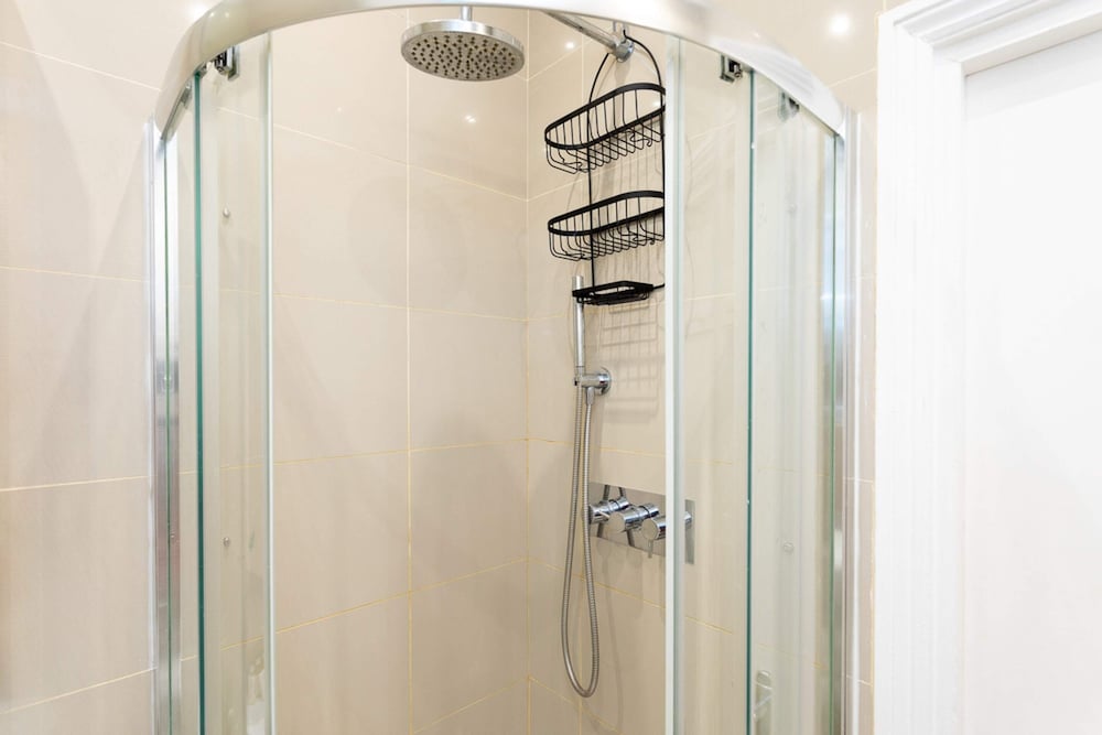 Фото Bright Warwick Chambers Apartment