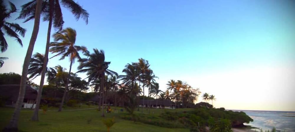 Фото HillPark Hotel - Tiwi Beach