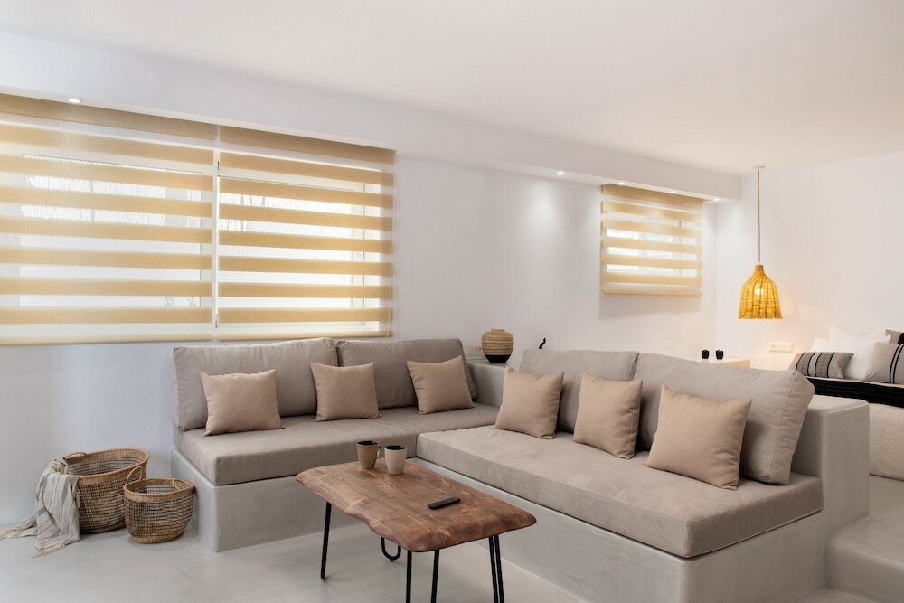 Фото Pebble Luxury Suite by the Sea