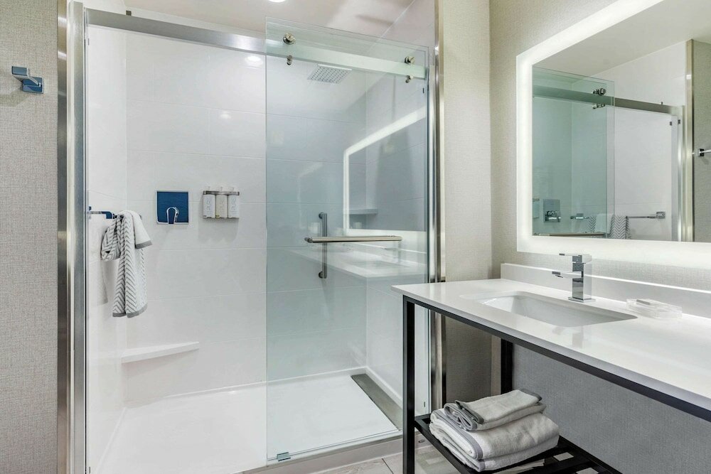 Фото Cambria Hotel Davenport Quad Cities