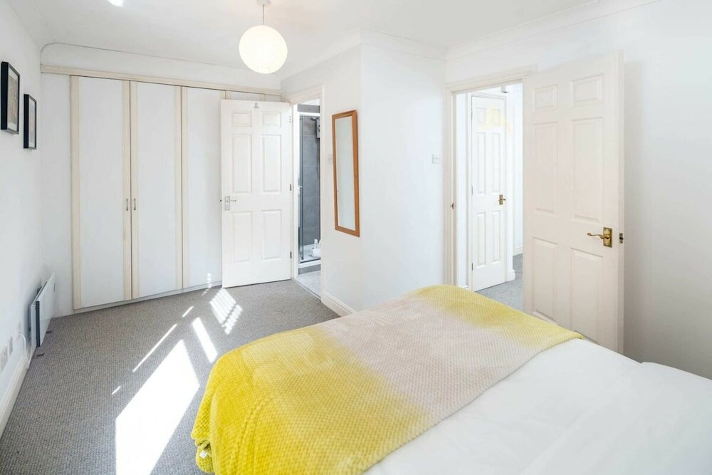 Фото 3 Bed House, Sleeps 8 - Near St Pancras