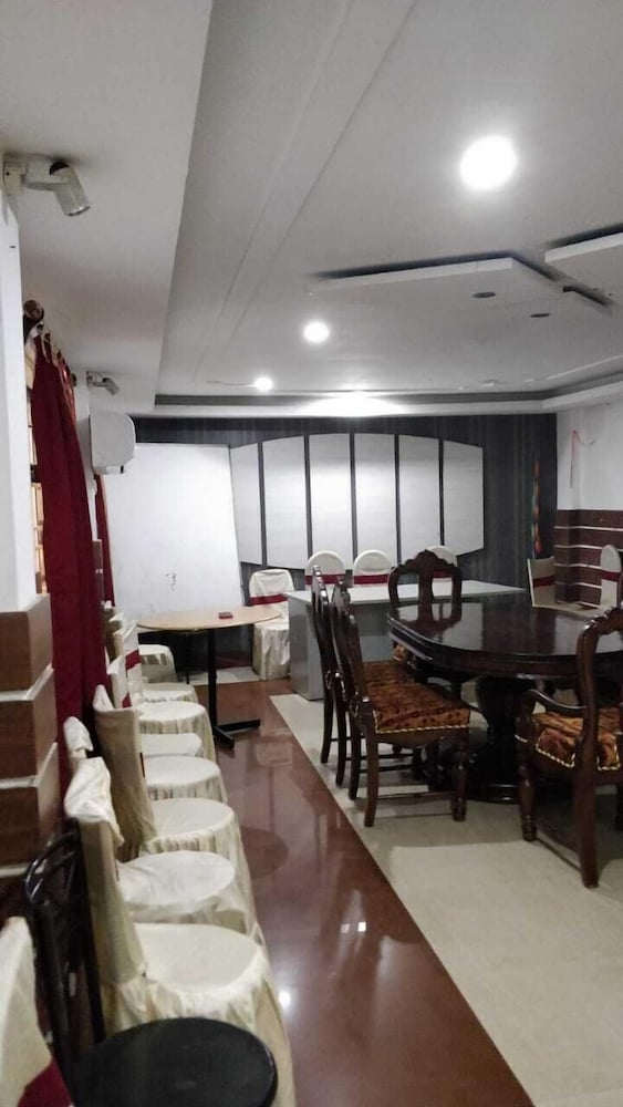 Фото Hotel Somraj Regency