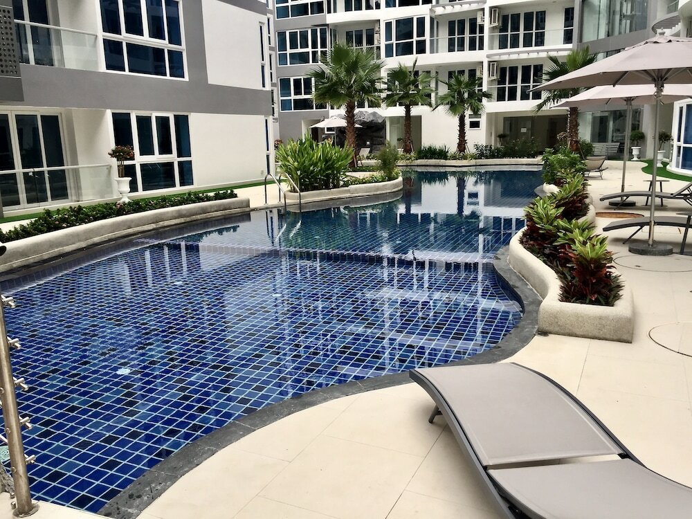 Фото Luxury Apartments in Grand Avenue