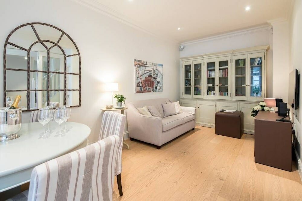 Фото Lovely 3 bedroom house South Kensington