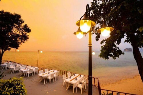 Гостиница Koh Ngai Cliff Beach Resort