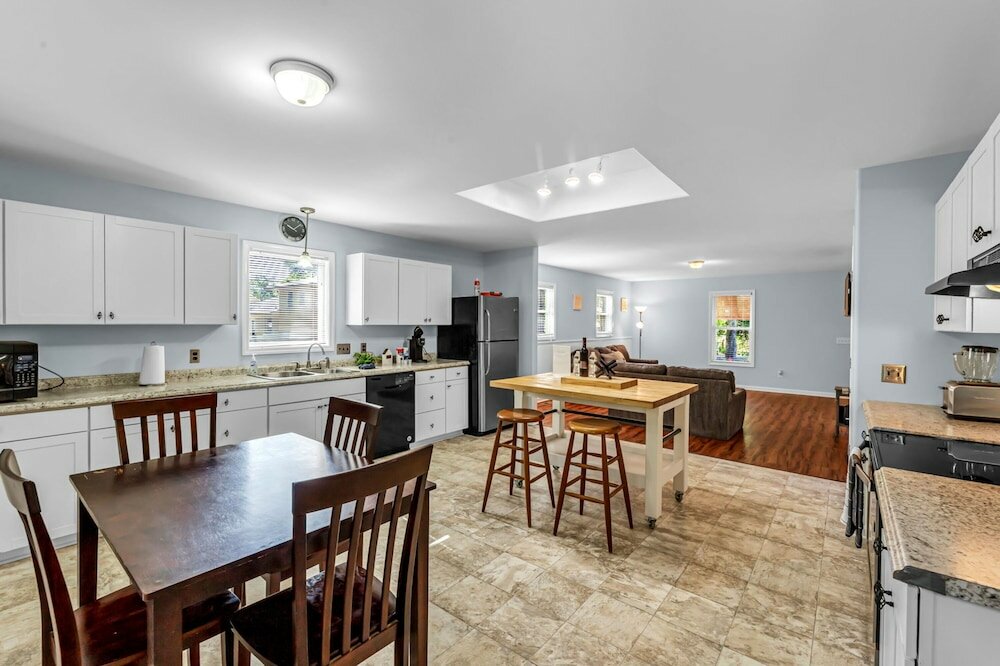 Фото 5006 Beale Ave Orange Door