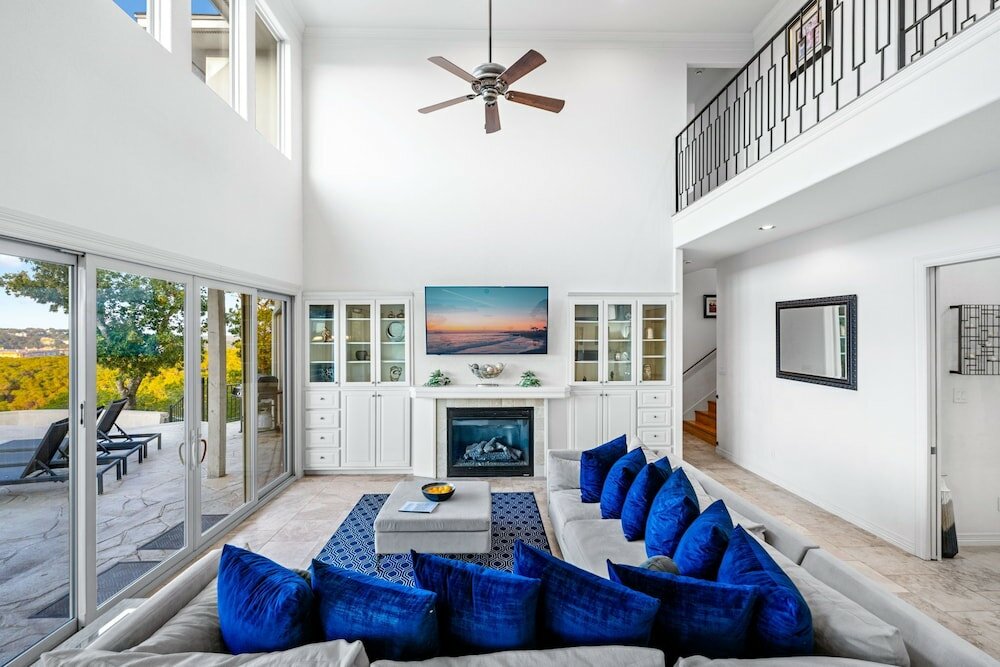 Фото Hillside Infinity Pool Retreat