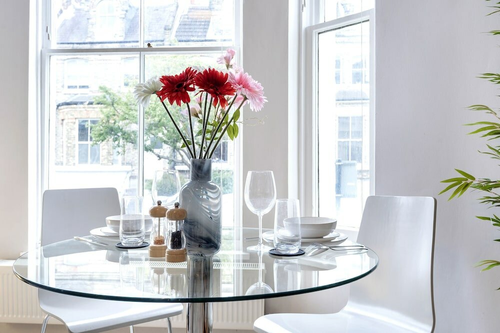 Фото Contemporary Clapham Home Near Wandsworth Common